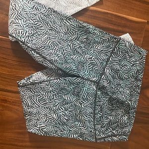 Lululemon leggings. Purchased on here and they did not fit. Great condition.